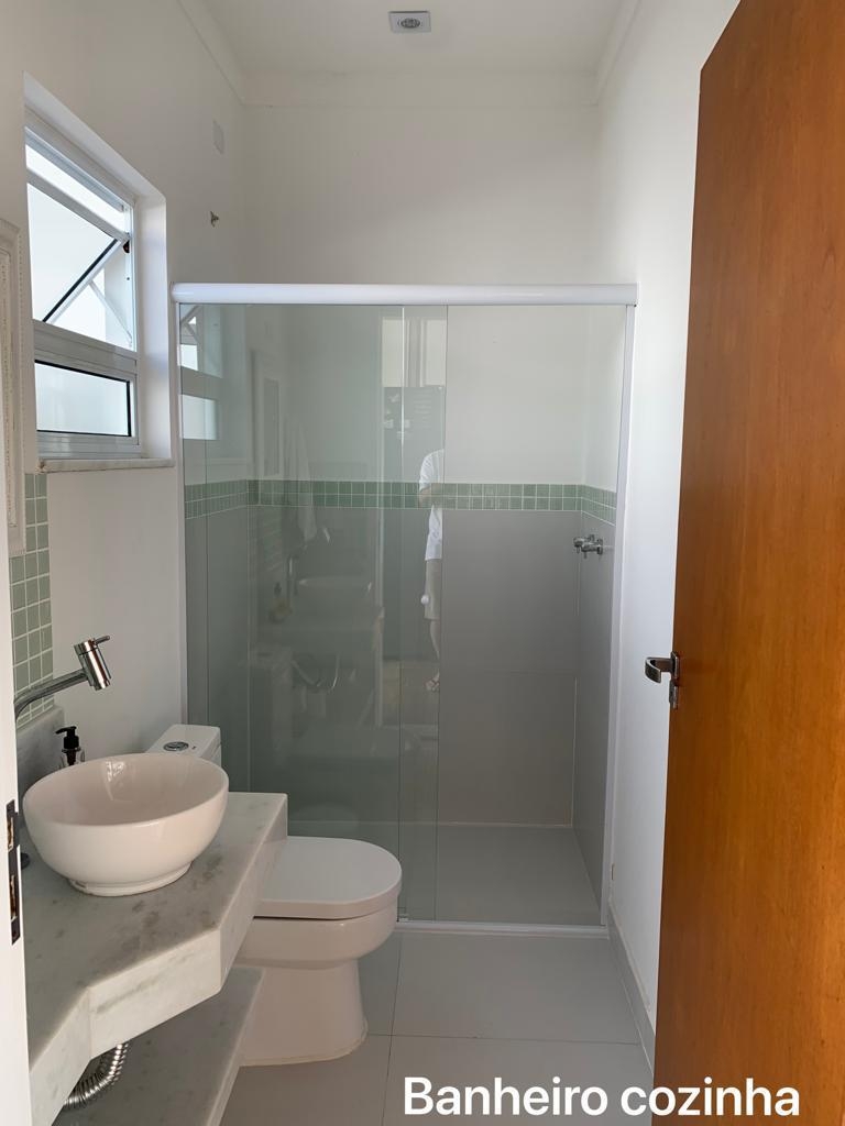 VENDO CASA COM 06 DORMITÓRIOS